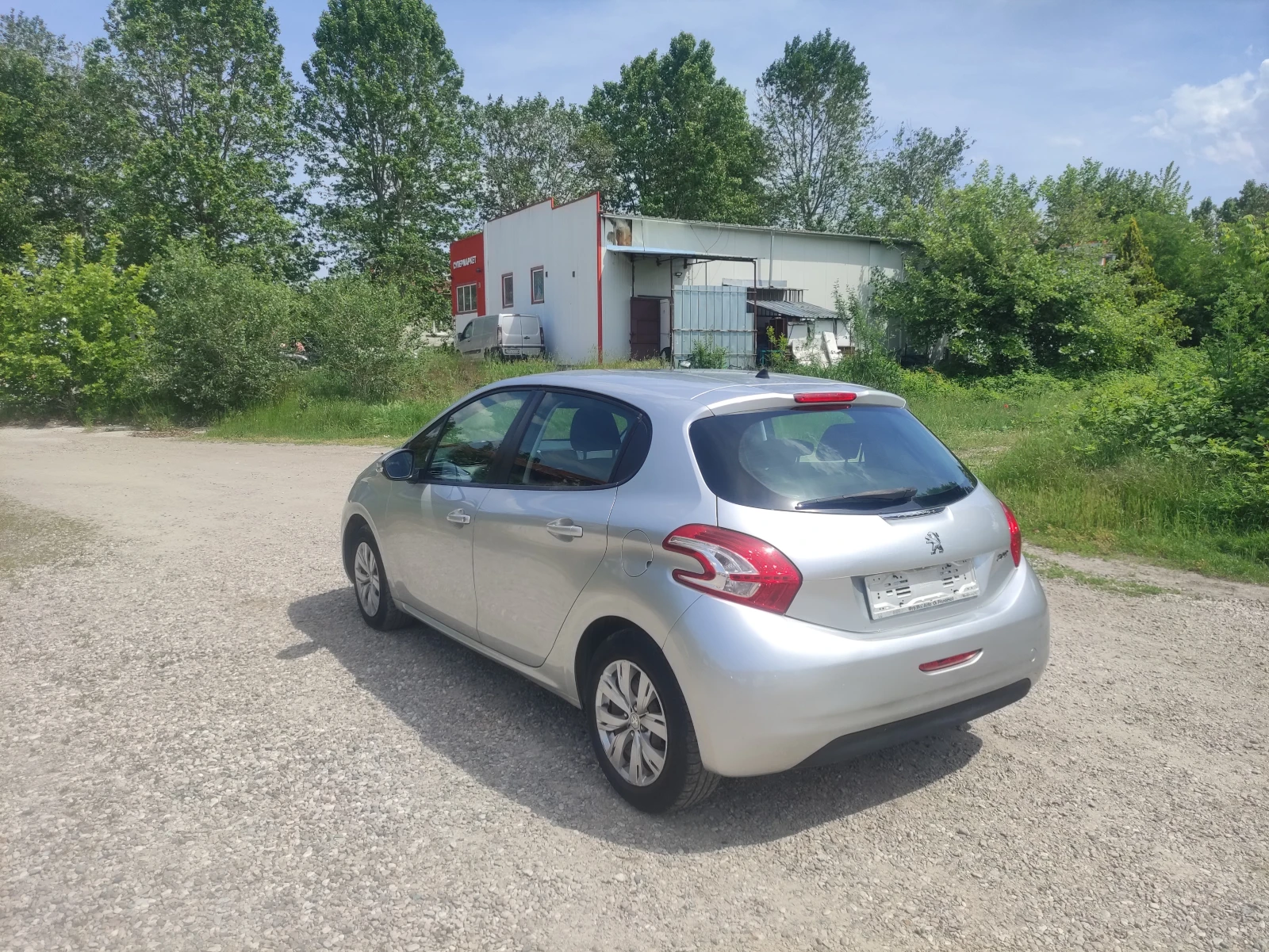 Peugeot 208 1.0отличен - изображение 6