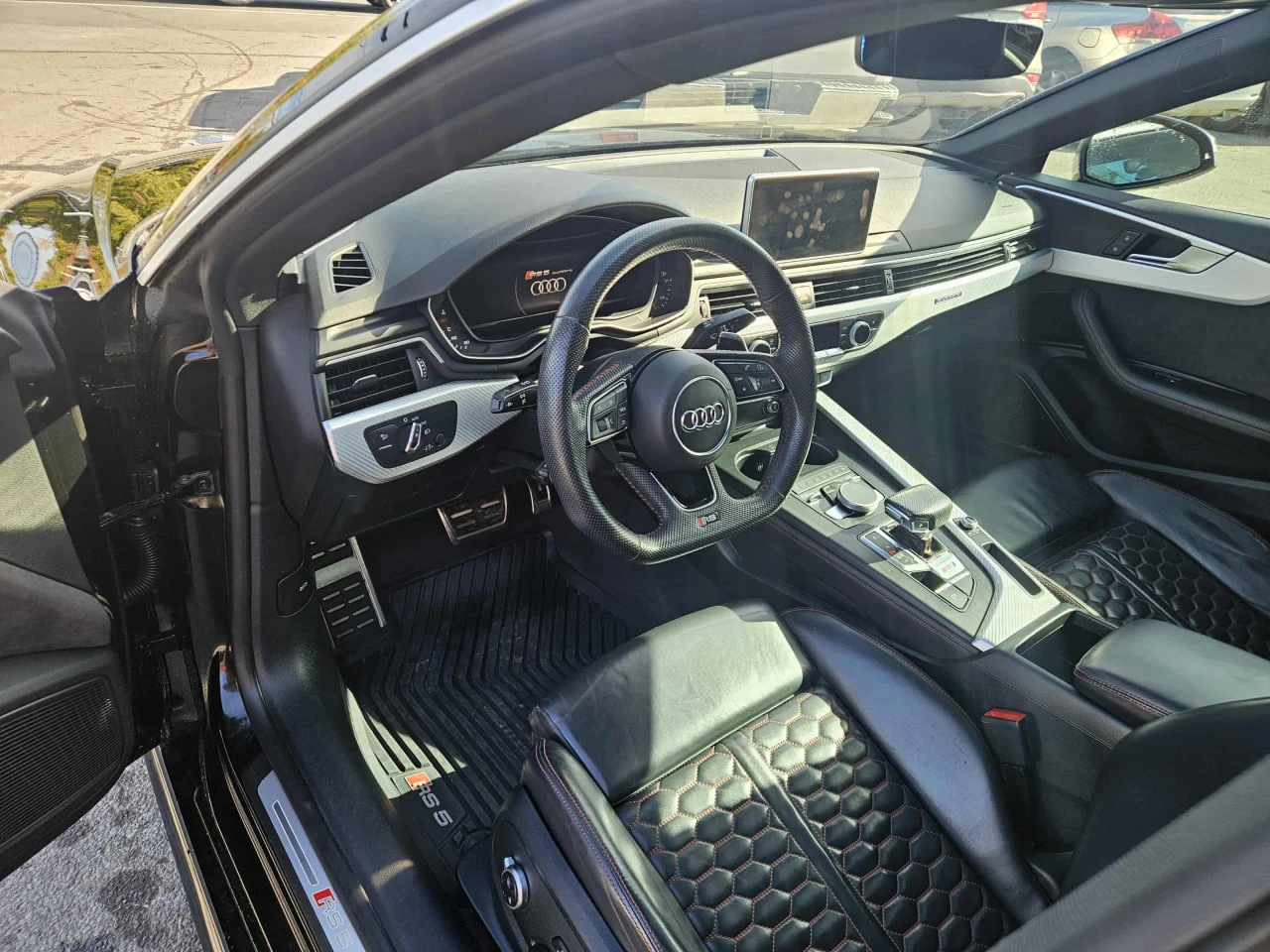 Audi Rs5 * АВТО КРЕДИТ* ЦЕНА ДО БГ * CARFAX *  - изображение 10