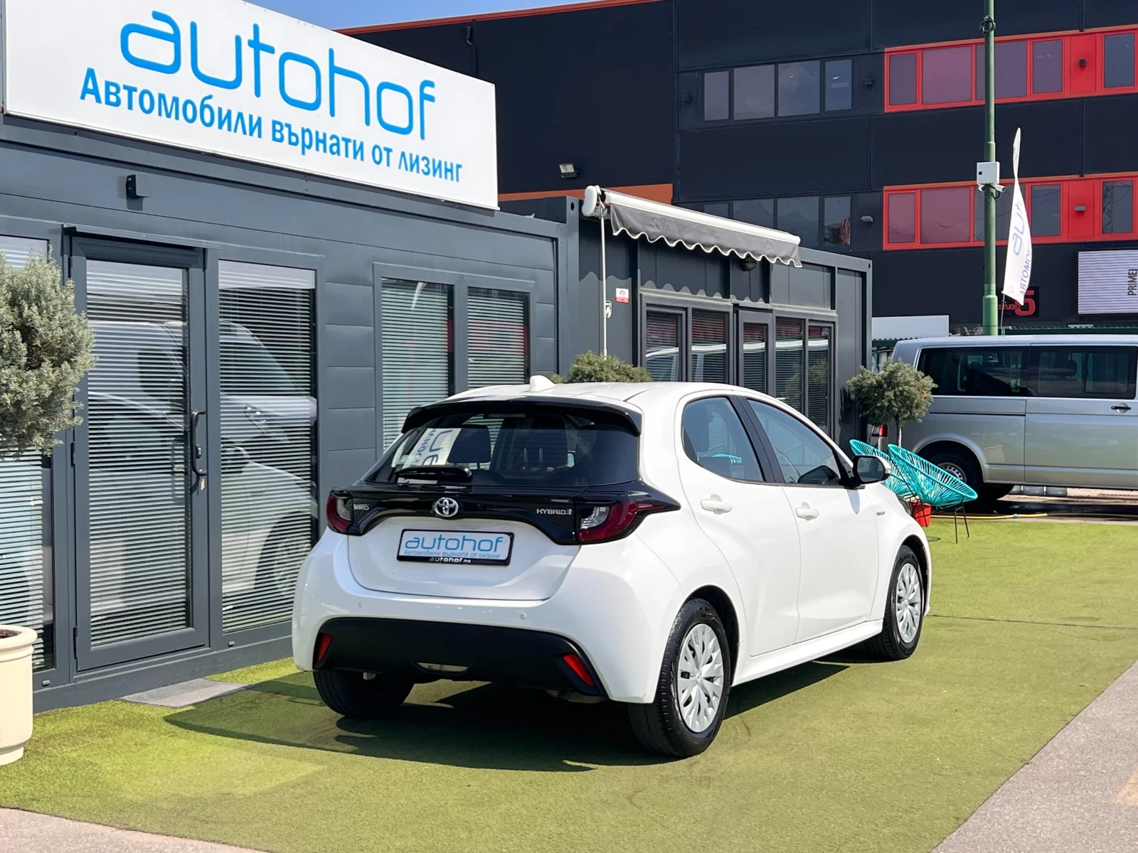 Toyota Yaris LIGHT/HYBRID/1.5vvt-i/115K.C./Е-CVT AT - изображение 4