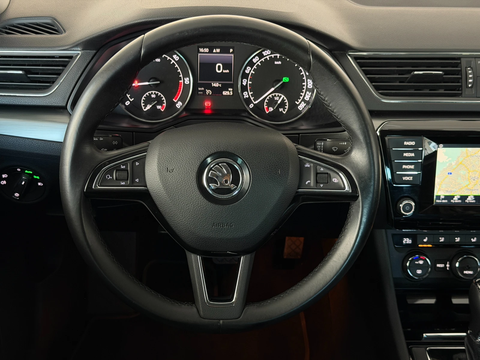 Skoda Superb 2.0TDI* 190кс* ПЪЛНА ИСТОРИЯ В SKODA, снимка 11 - Автомобили и джипове - 53914087