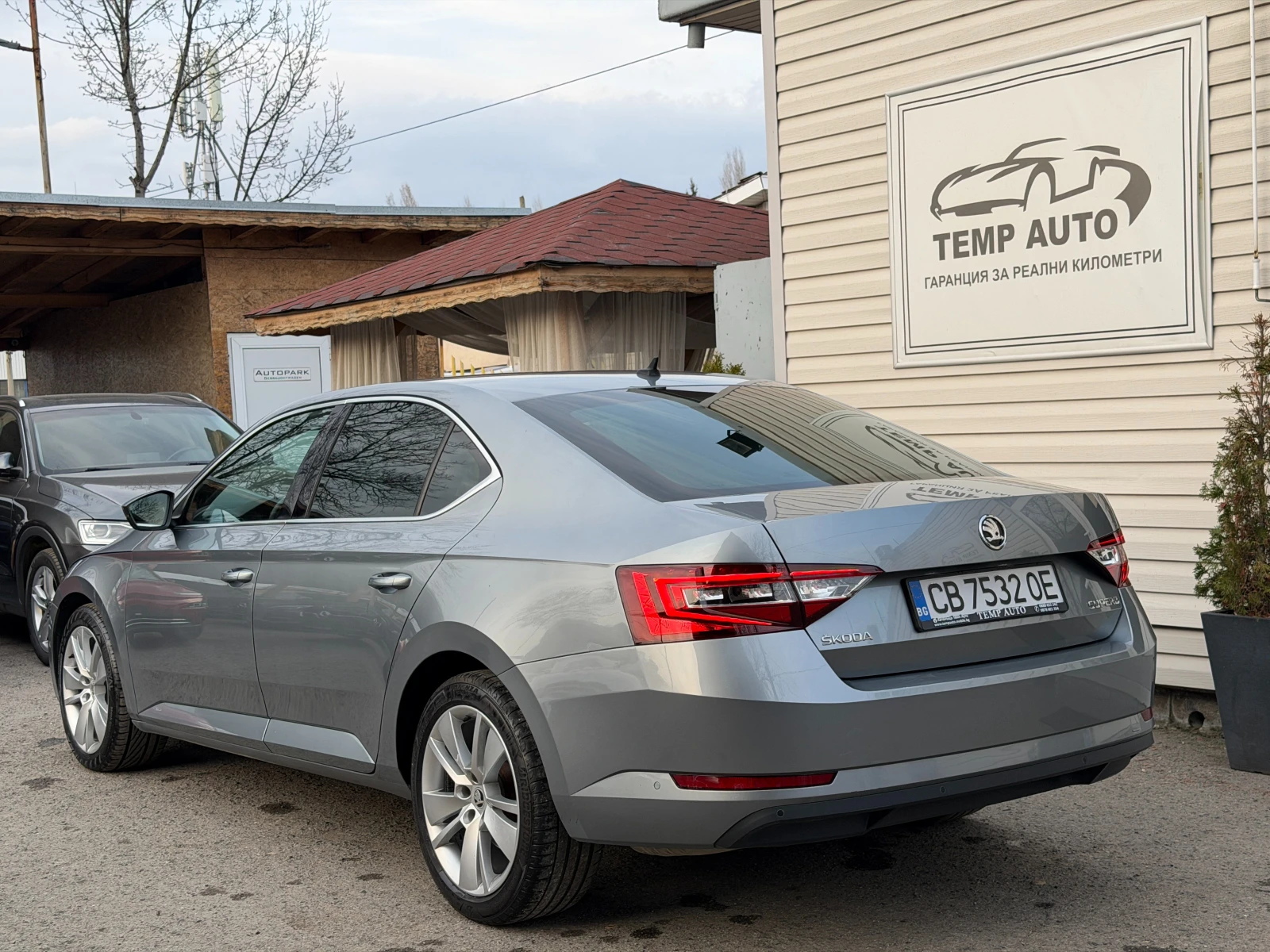 Skoda Superb 2.0TDI* 190кс* ПЪЛНА ИСТОРИЯ В SKODA, снимка 4 - Автомобили и джипове - 53914087