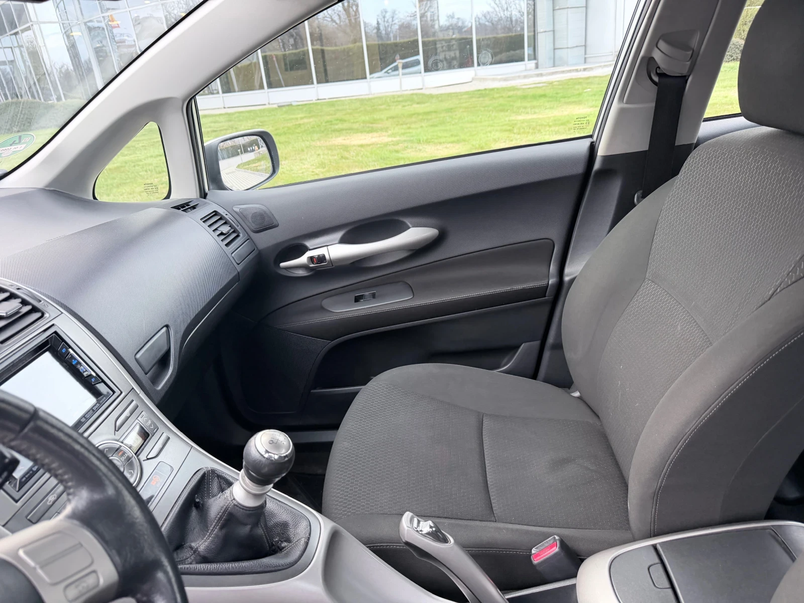 Toyota Auris, снимка 9 - Автомобили и джипове - 54050723