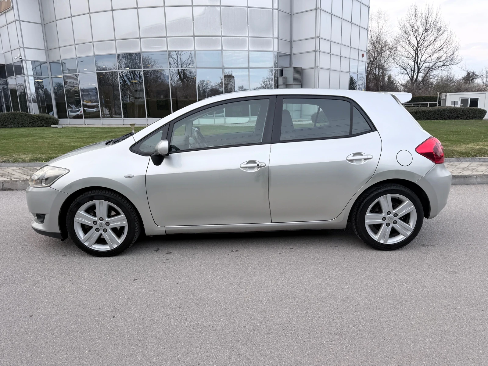 Toyota Auris, снимка 6 - Автомобили и джипове - 54050723