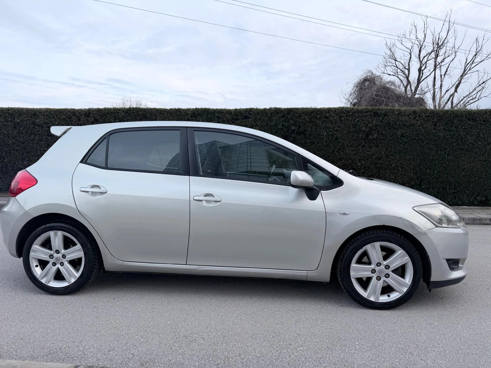 Toyota Auris, снимка 3 - Автомобили и джипове - 54050723