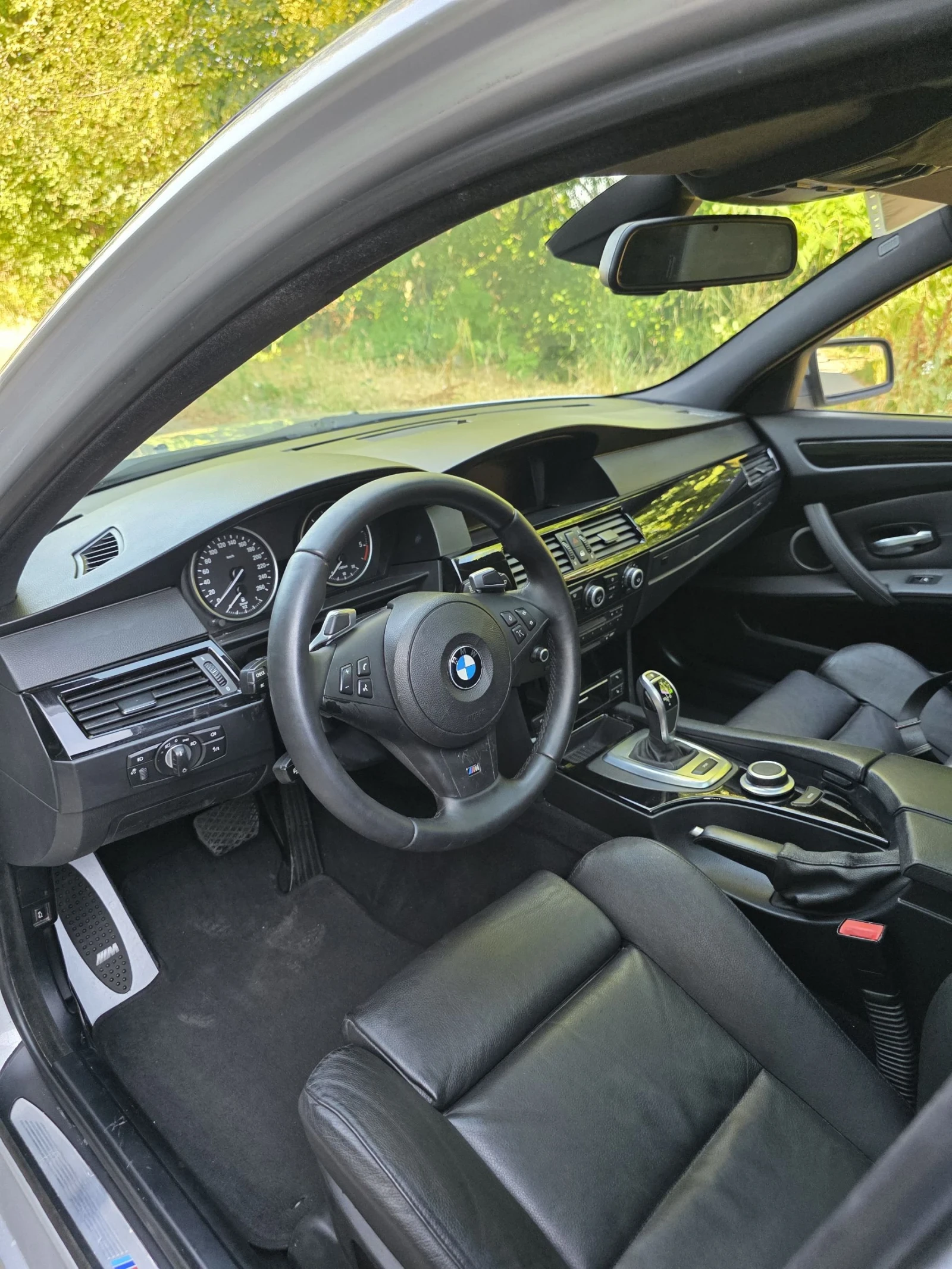 BMW 530 D 235HP * SAT * LOGIC7 * M-PACK * DISTRONIC * RECA, снимка 7 - Автомобили и джипове - 55093701