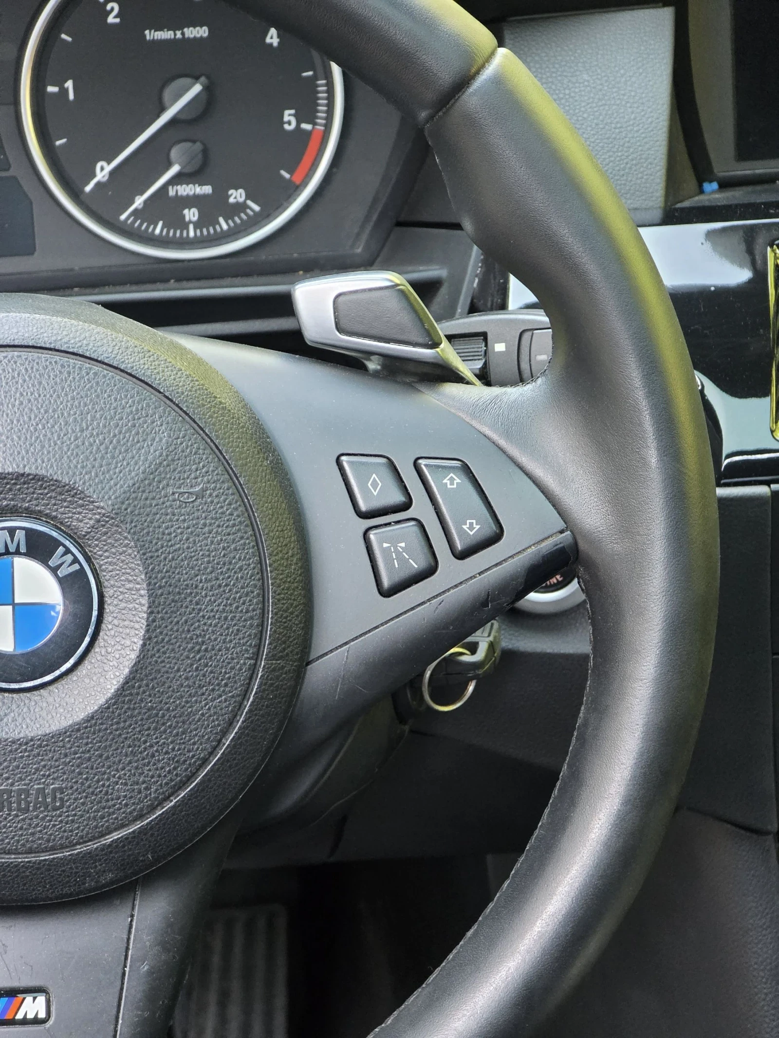 BMW 530 D 235HP * SAT * LOGIC7 * M-PACK * DISTRONIC * RECA, снимка 9 - Автомобили и джипове - 55093701