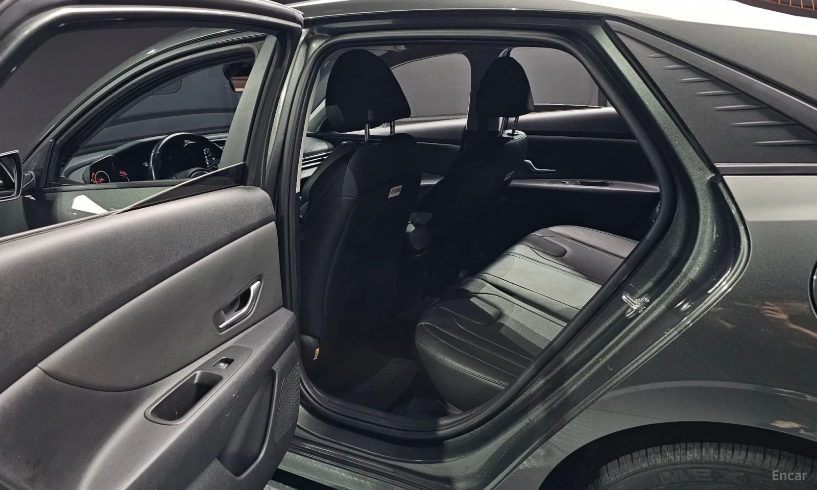 Hyundai Elantra, снимка 12 - Автомобили и джипове - 55188312