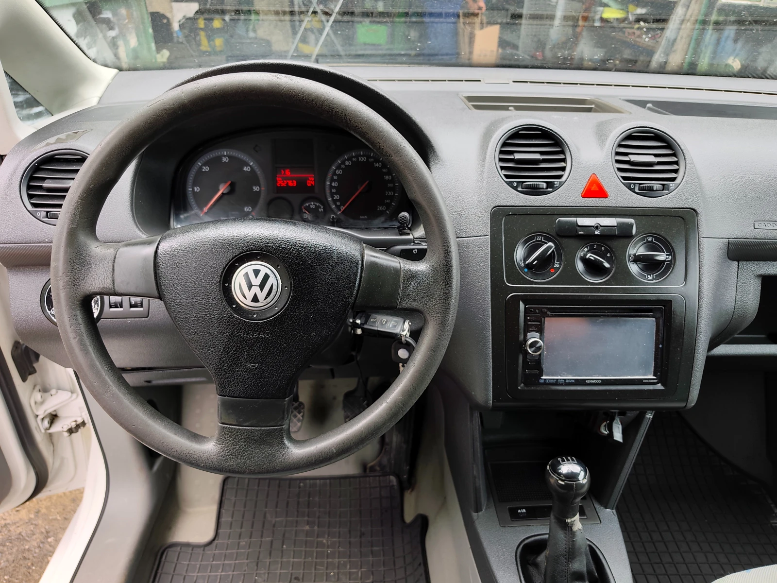VW Caddy 1.9TDI КЛИМАТИК, снимка 15 - Автомобили и джипове - 55380098