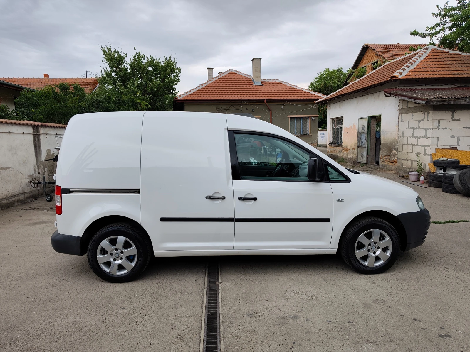 VW Caddy 1.9TDI КЛИМАТИК, снимка 4 - Автомобили и джипове - 55380098