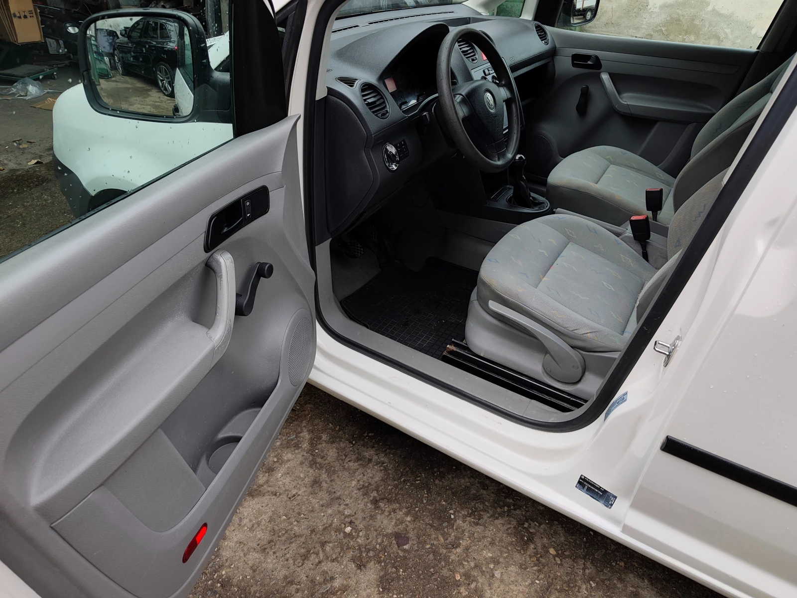 VW Caddy 1.9TDI КЛИМАТИК, снимка 11 - Автомобили и джипове - 55380098