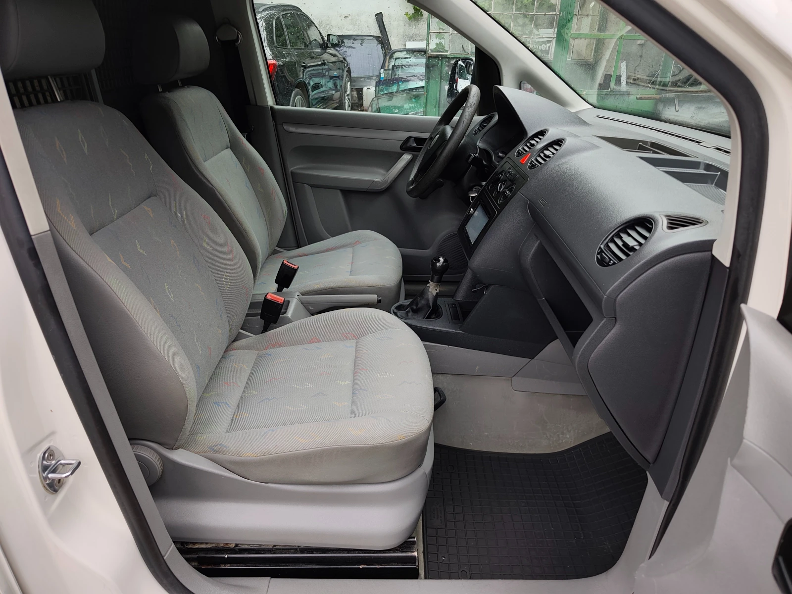 VW Caddy 1.9TDI КЛИМАТИК, снимка 14 - Автомобили и джипове - 55380098