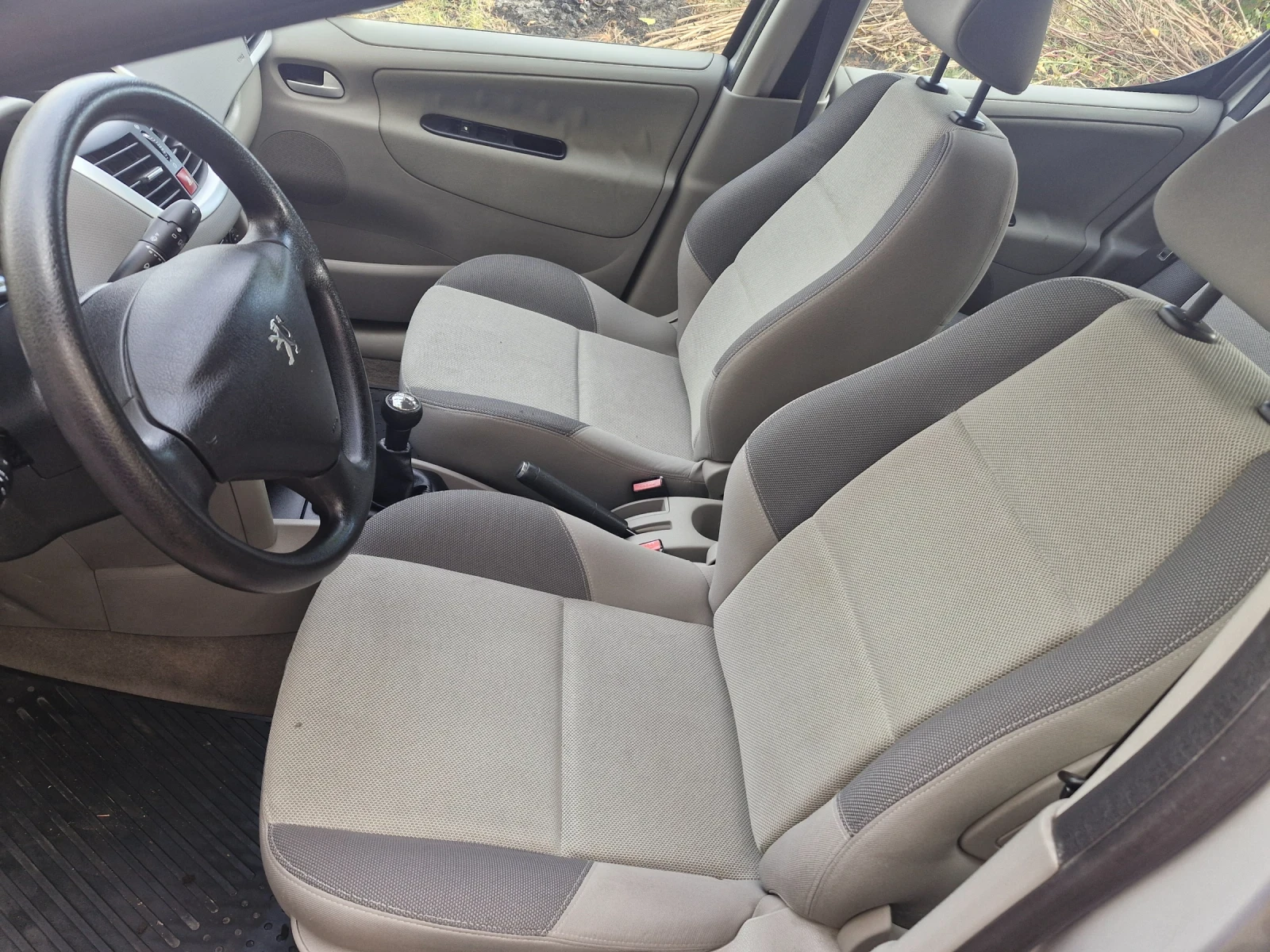 Peugeot 207 1.4i, снимка 10 - Автомобили и джипове - 56726499