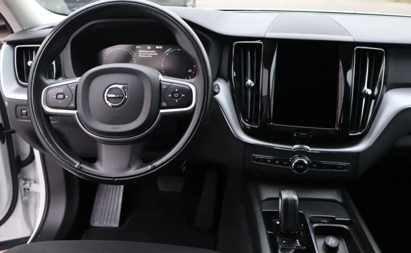 Volvo XC60 T6 Recharge Plug-in Hybrid AWD, снимка 7 - Автомобили и джипове - 49813690