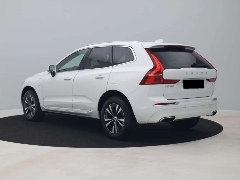 Volvo XC60 T6 Recharge Plug-in Hybrid AWD, снимка 4 - Автомобили и джипове - 49813690