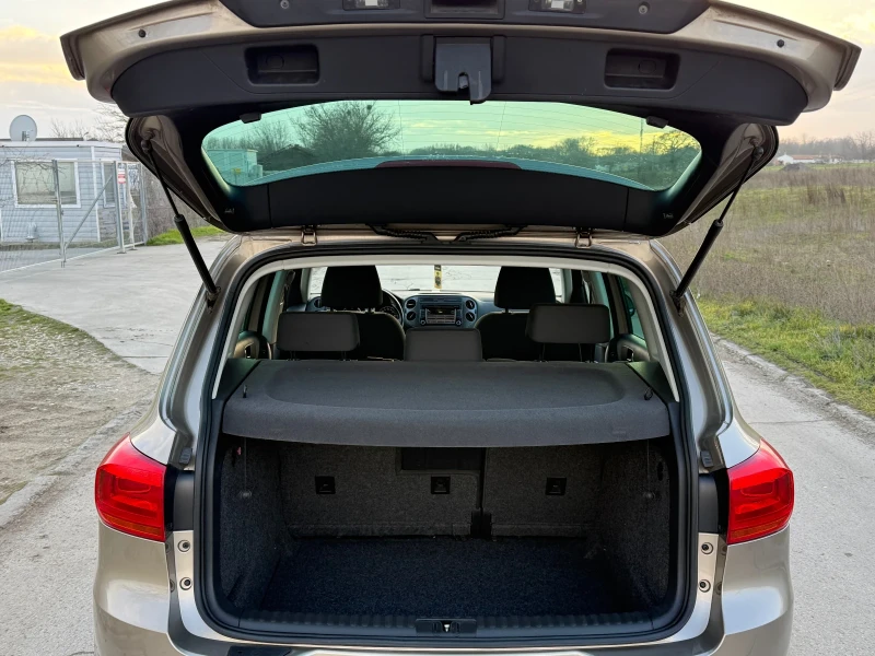 VW Tiguan 4x4 DSG, снимка 15 - Автомобили и джипове - 53024334