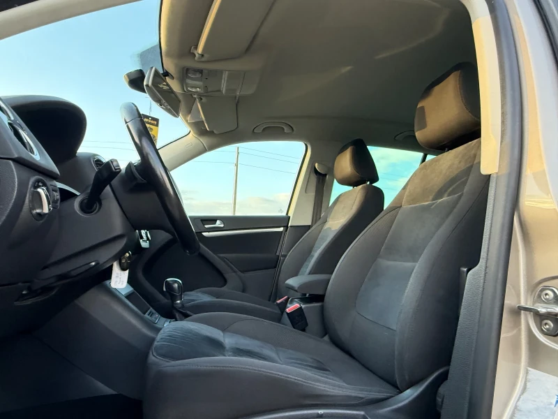 VW Tiguan 4x4 DSG, снимка 13 - Автомобили и джипове - 53024334