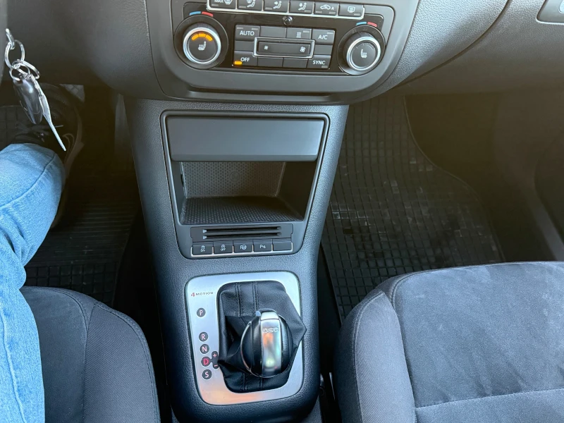 VW Tiguan 4x4 DSG, снимка 12 - Автомобили и джипове - 53024334