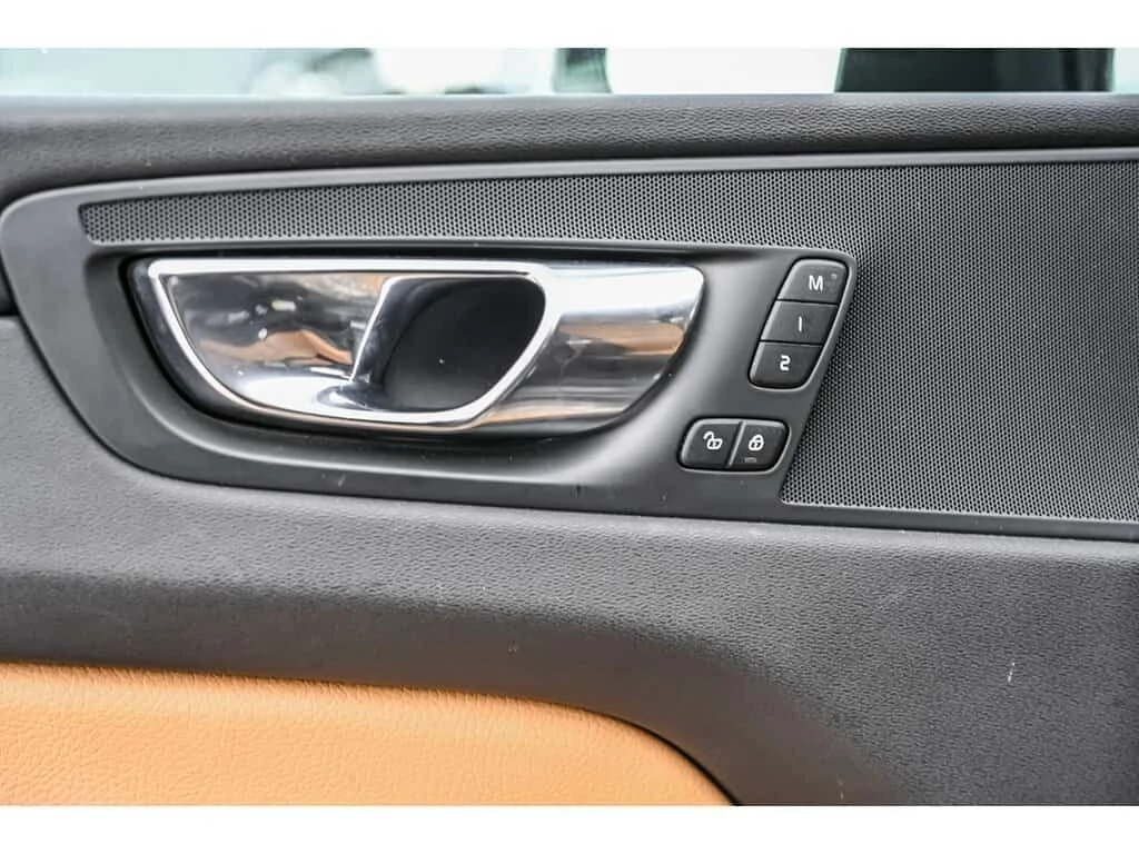 Volvo XC60 * T6 AWD Momentum Climate + Vision + 20 inch / Cli | Mobile.bg � ����������� 16