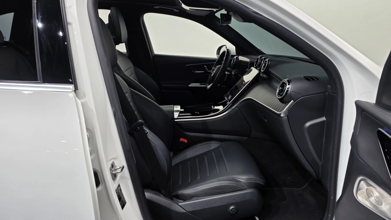 Mercedes-Benz GLC 300 2024* 9G* AMG PK* DISTRONIK* 360* КРАЙНА ЦЕНА, снимка 11 - Автомобили и джипове - 54073244