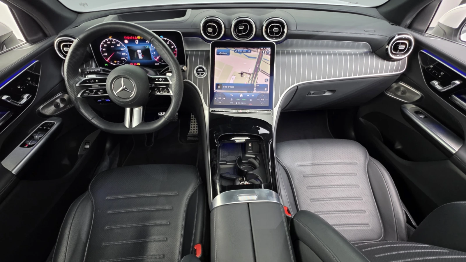 Mercedes-Benz GLC 300 2024* 9G* AMG PK* DISTRONIK* 360* КРАЙНА ЦЕНА, снимка 7 - Автомобили и джипове - 54073244