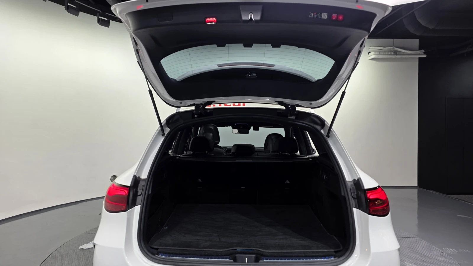 Mercedes-Benz GLC 300 2024* 9G* AMG PK* DISTRONIK* 360* КРАЙНА ЦЕНА, снимка 14 - Автомобили и джипове - 54073244