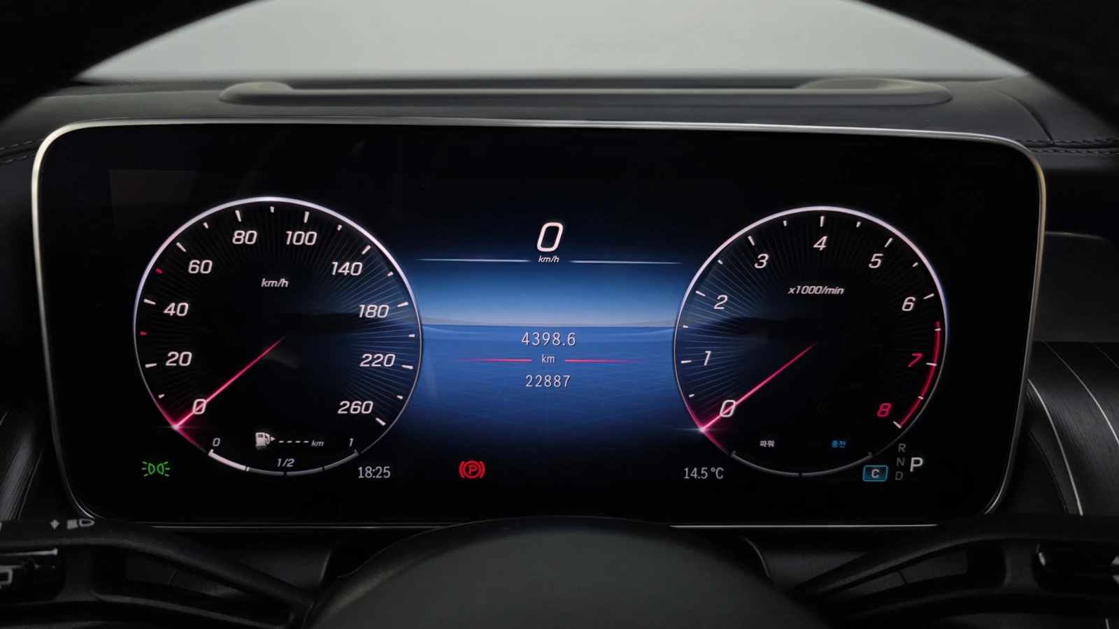 Mercedes-Benz GLC 300 2024* 9G* AMG PK* DISTRONIK* 360* КРАЙНА ЦЕНА, снимка 8 - Автомобили и джипове - 54073244