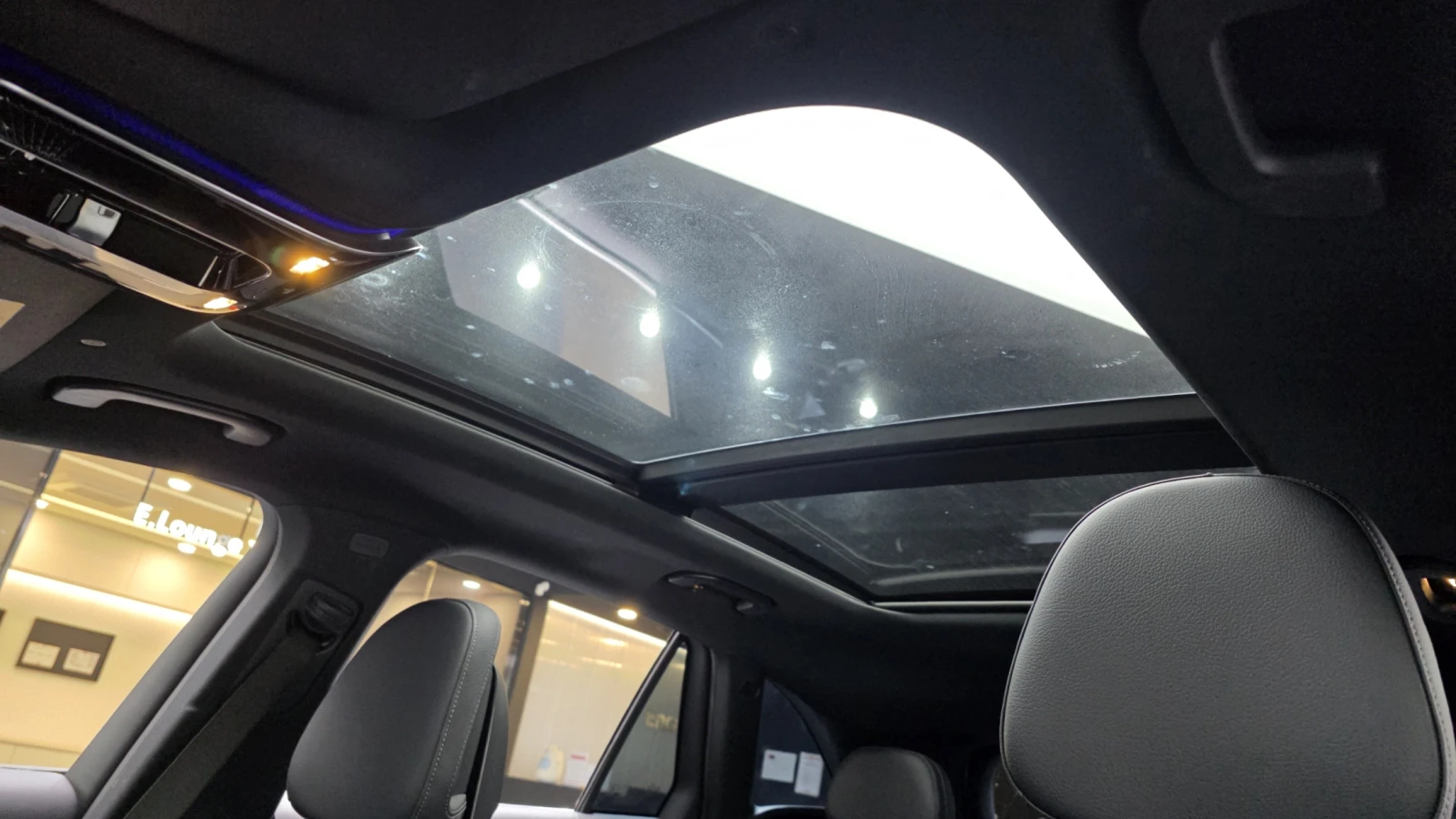 Mercedes-Benz GLC 300 2024* 9G* AMG PK* DISTRONIK* 360* КРАЙНА ЦЕНА, снимка 12 - Автомобили и джипове - 54073244