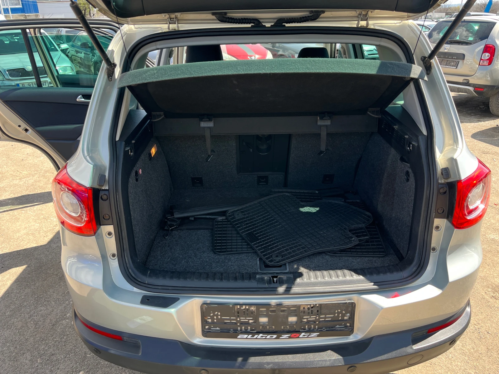 VW Tiguan 1.4 БЕНЗИН 4 MOTION, снимка 8 - Автомобили и джипове - 54124814