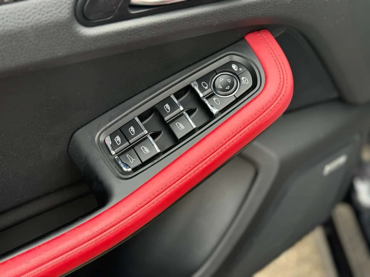 Porsche Macan Turbo  CARFAX, снимка 12 - Автомобили и джипове - 54269911