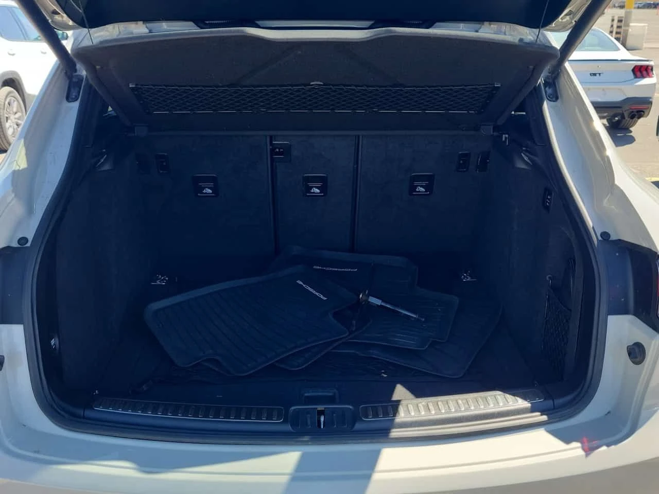 Porsche Macan TURBO/CARFAX/Пано/2 Ключа/Подгрев/Обдух/, снимка 13 - Автомобили и джипове - 54323775