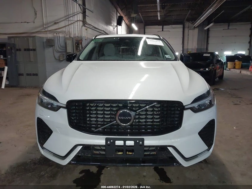Volvo XC60 2l B5 Core, снимка 12 - Автомобили и джипове - 54438765
