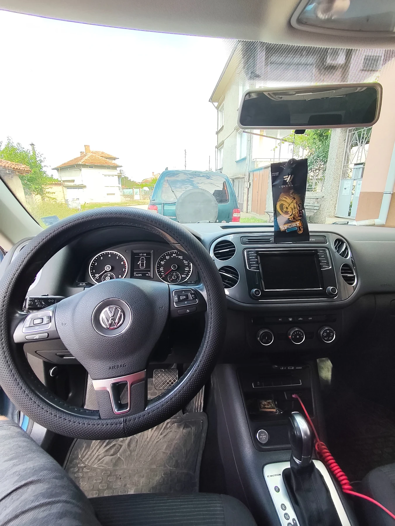 VW Tiguan, снимка 7 - Автомобили и джипове - 56661679