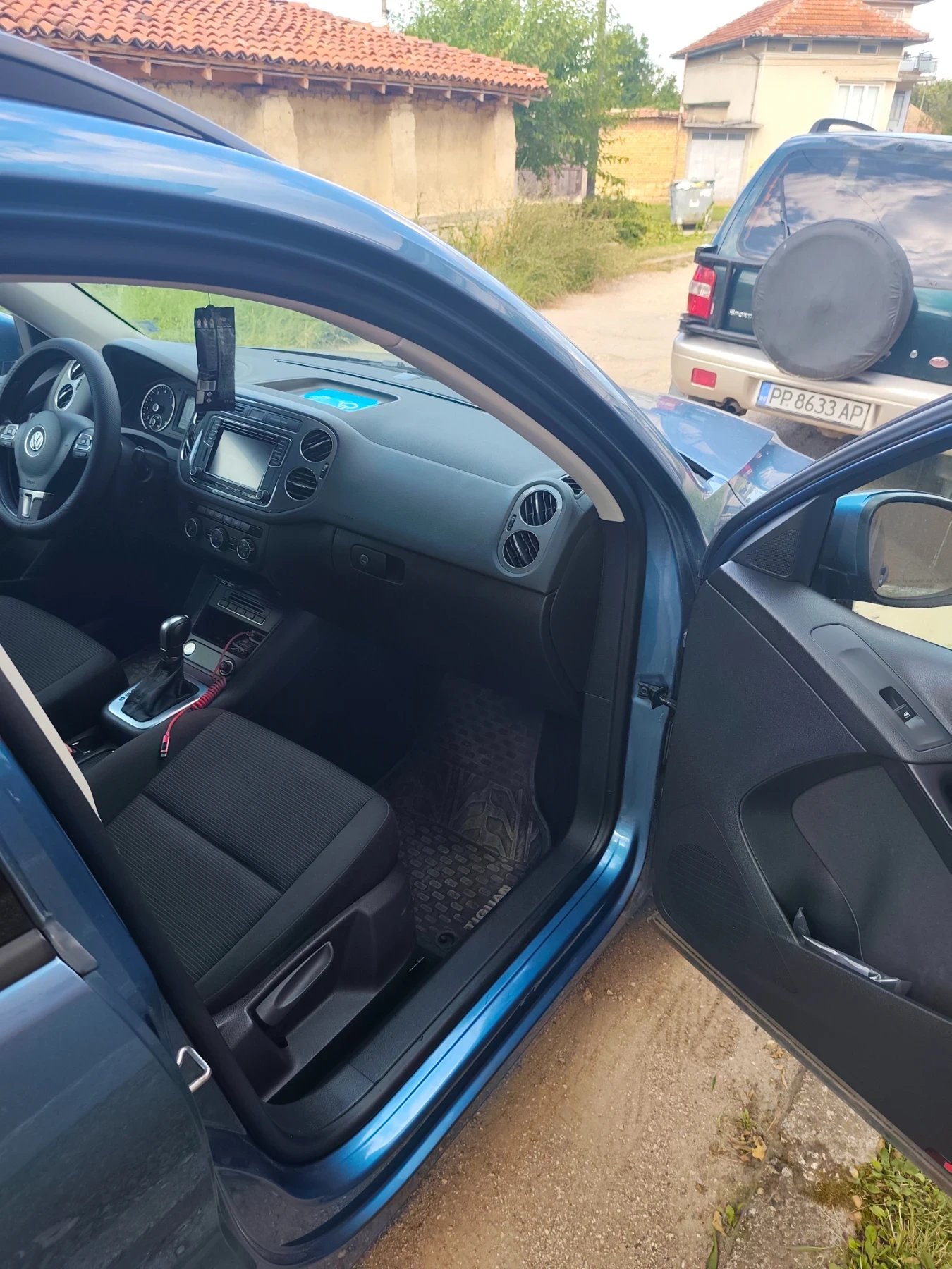 VW Tiguan, снимка 8 - Автомобили и джипове - 56661679