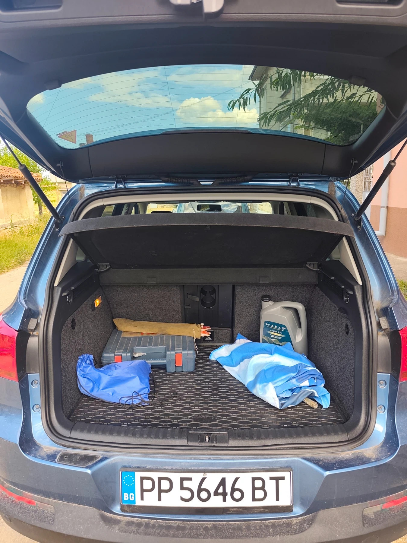 VW Tiguan, снимка 11 - Автомобили и джипове - 56661679