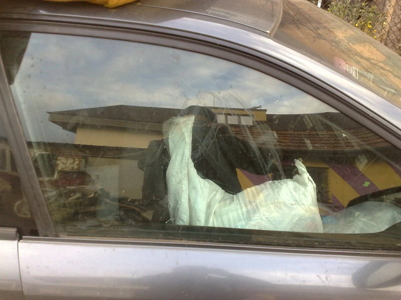 Стъкло предно дясно Ауди А4 (1)