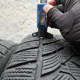 Гуми Зимни 235/55R17, снимка 9 - Гуми и джанти - 53473053