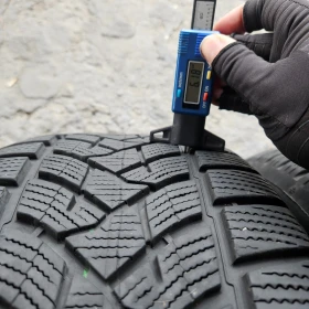 Гуми Зимни 235/55R17, снимка 7 - Гуми и джанти - 53473053