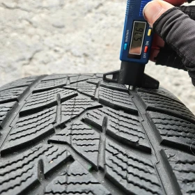 Гуми Зимни 235/55R17, снимка 10 - Гуми и джанти - 53473053