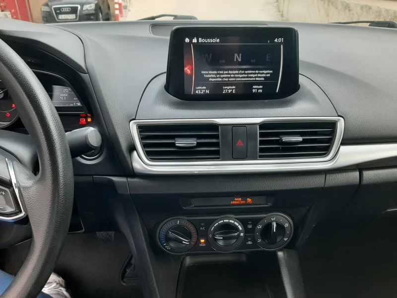 Mazda 3 2.0i SKYACTIVE , снимка 15 - Автомобили и джипове - 52140637