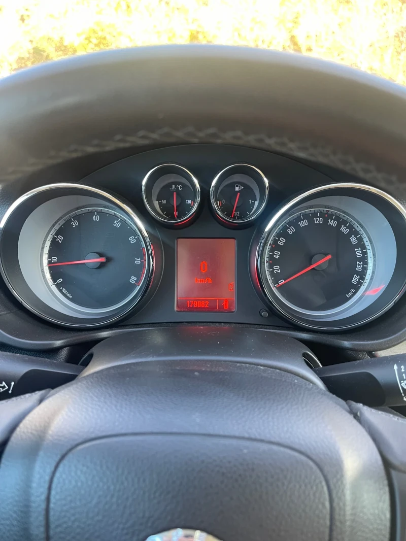 Opel Insignia, снимка 14 - Автомобили и джипове - 52559862