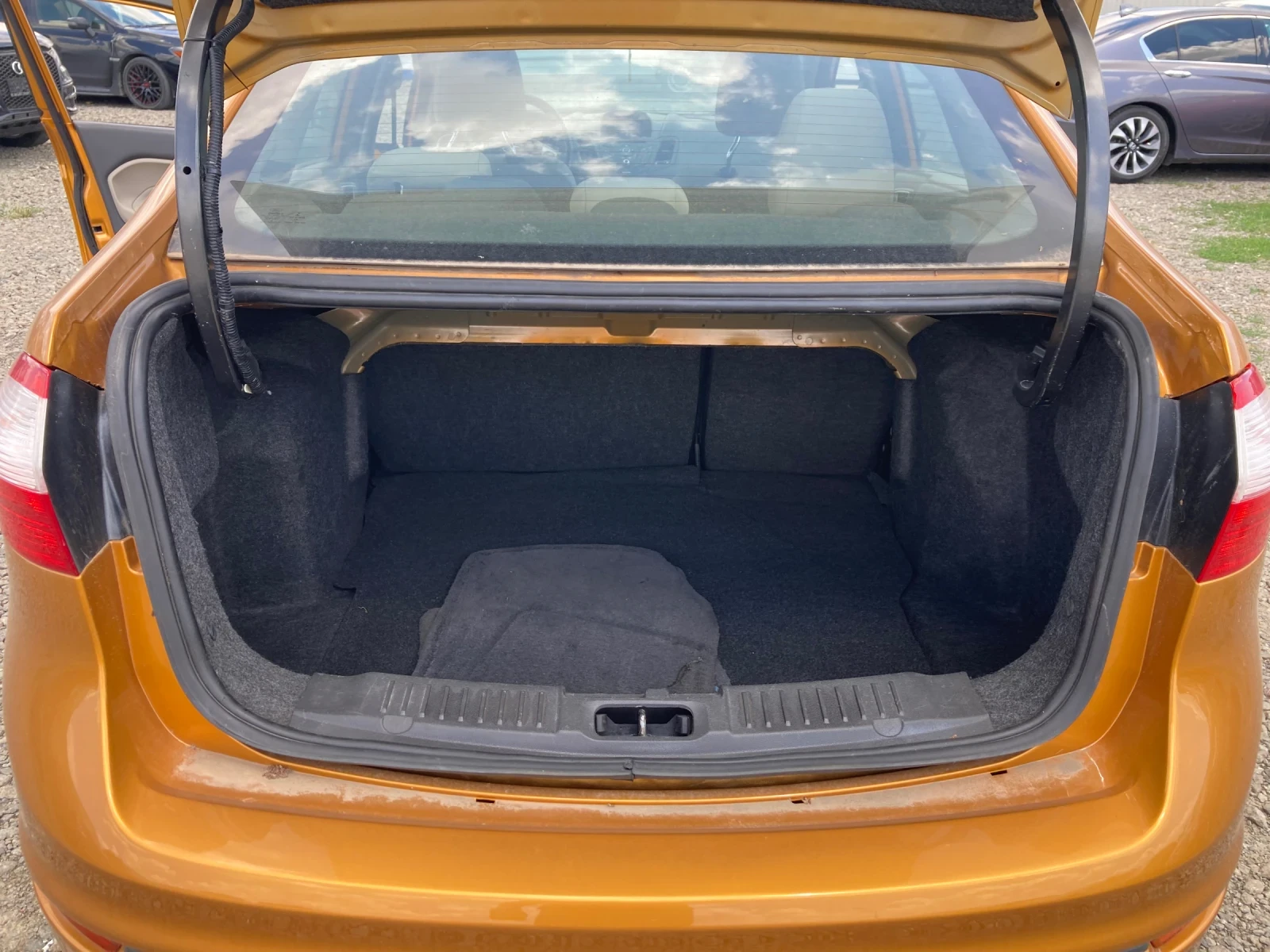 Ford Fiesta SE - изображение 7