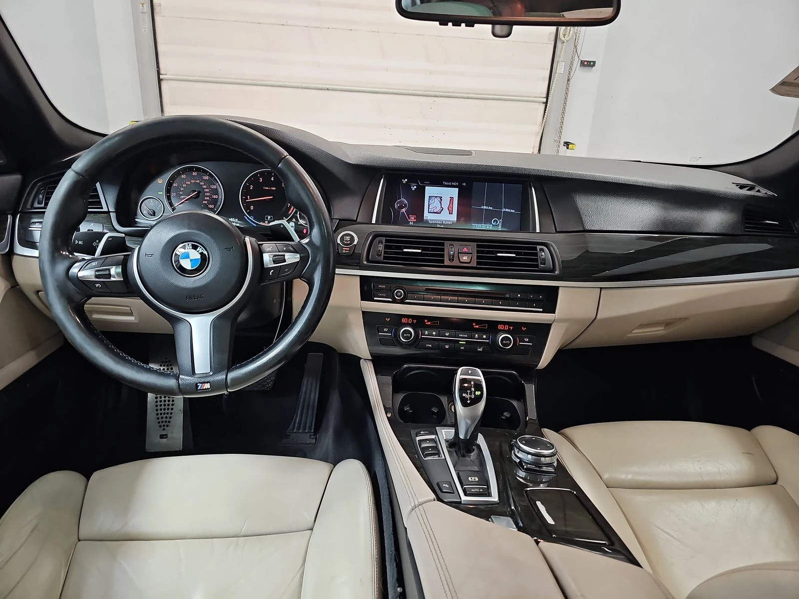 BMW 550 M SPORT LINE* Harman Kardon* Head Up* Keyless - изображение 8