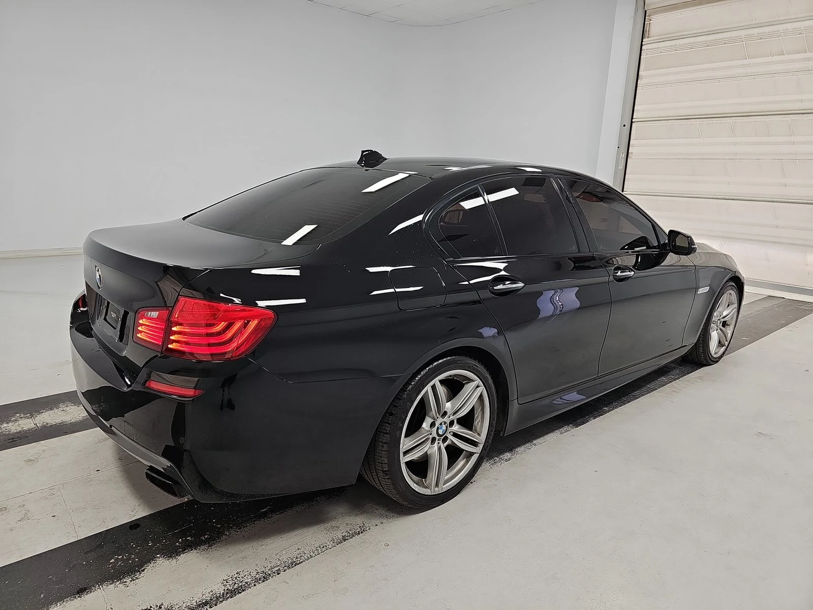 BMW 550 M SPORT LINE* Harman Kardon* Head Up* Keyless - изображение 4