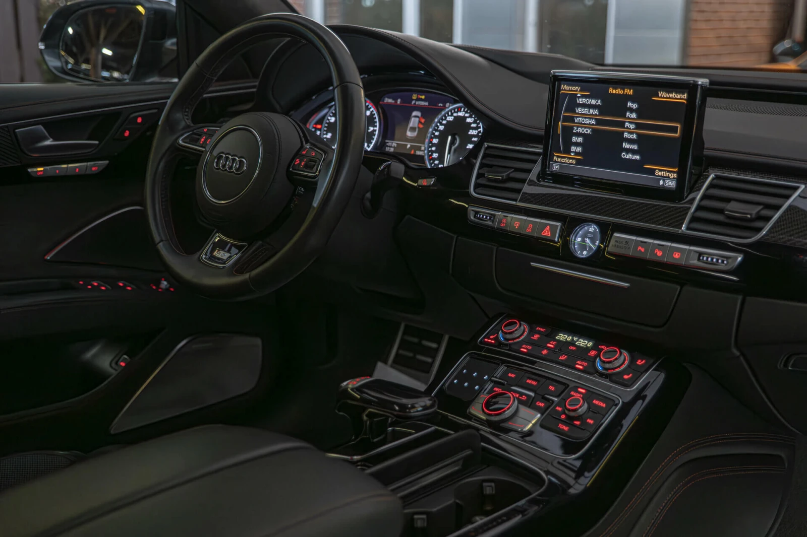 Audi S8 PLUS/Bang&Olufsen/RSE/HuD/Камера/ - изображение 6