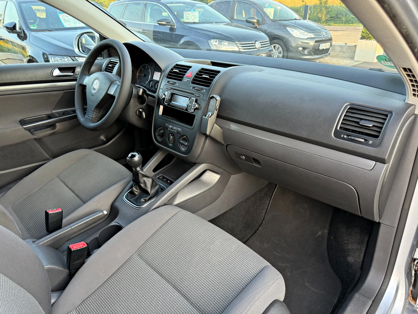 VW Golf 1.9TDI КЛИМАТИК АВТОПИЛОТ - изображение 8