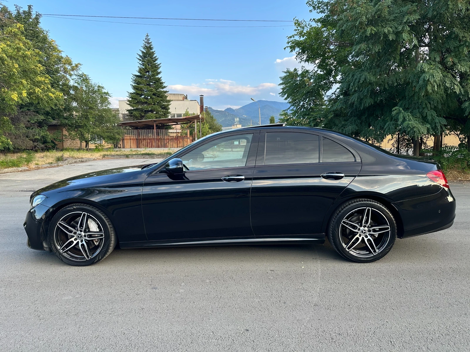 Mercedes-Benz E 220 d AMG PREMIUM 2020г. ПАНОРАМА* 360-КАМ СЕРВ.ИСТОРИ - изображение 7