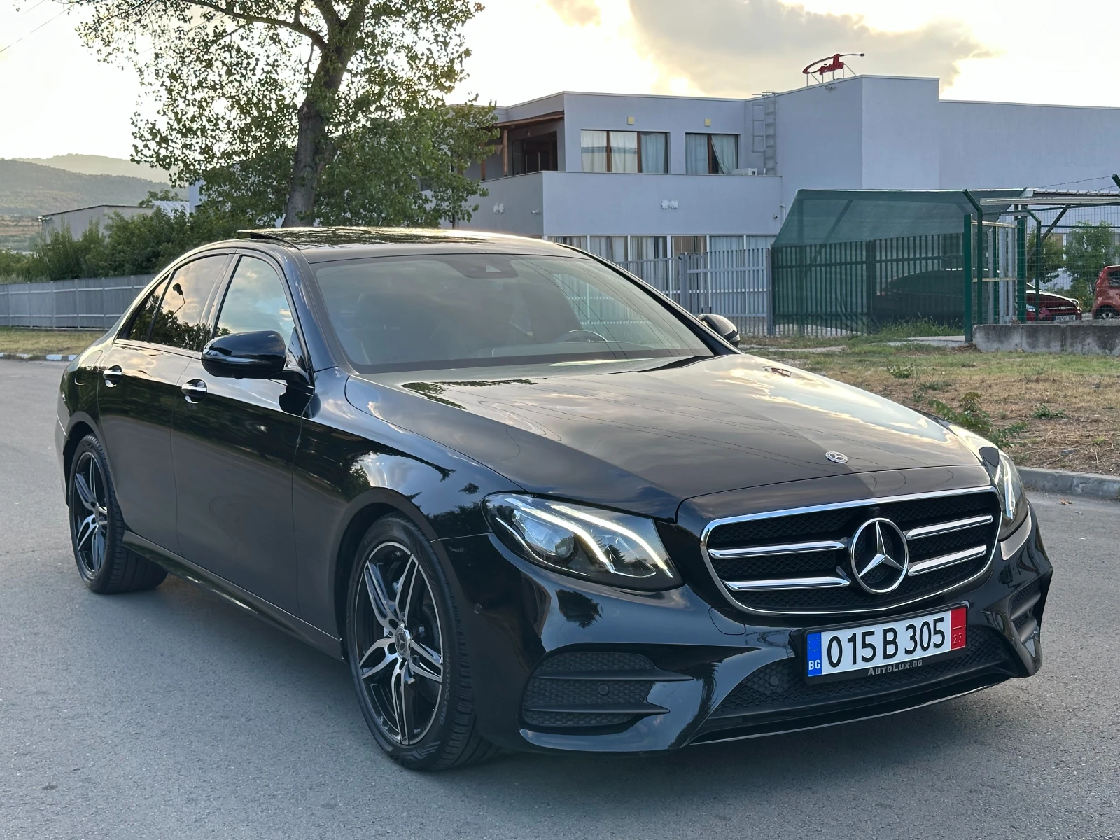 Mercedes-Benz E 220 d AMG PREMIUM 2020г. ПАНОРАМА* 360-КАМ СЕРВ.ИСТОРИ - изображение 3