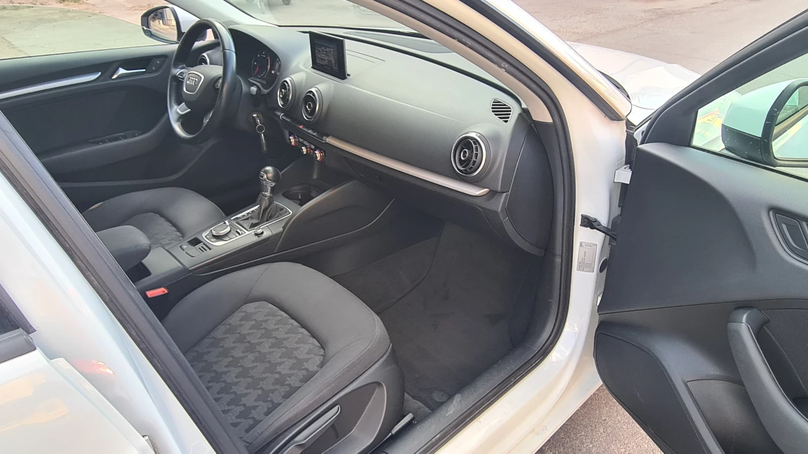 Audi A3 TDI Aitomat, снимка 5 - Автомобили и джипове - 53658926
