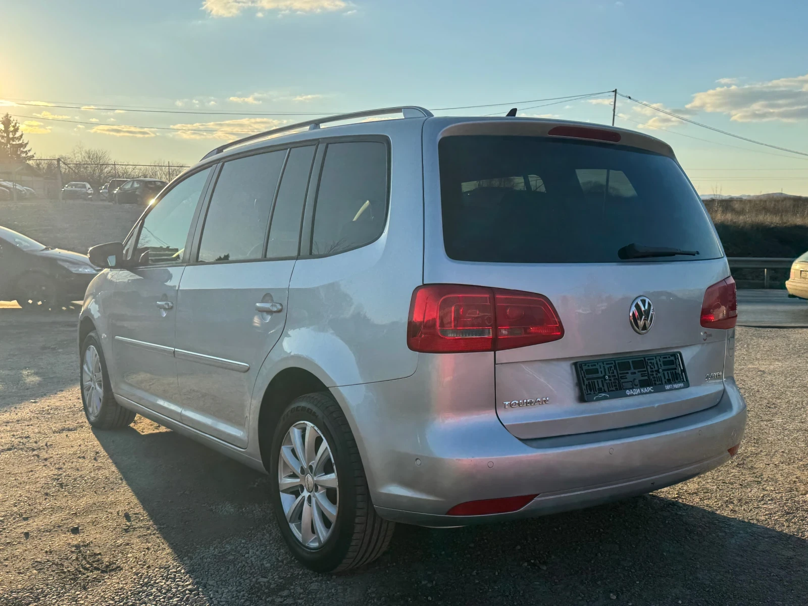 VW Touran ТОП* СОБСТВЕН ЛИЗИНГ, снимка 5 - Автомобили и джипове - 53796167