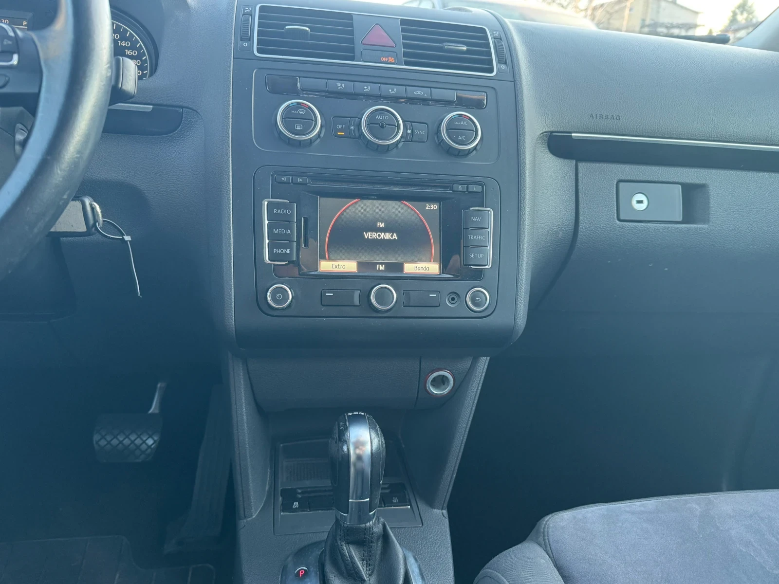 VW Touran ТОП* СОБСТВЕН ЛИЗИНГ, снимка 14 - Автомобили и джипове - 53796167